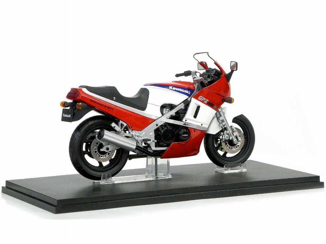 KAWASAKI GPZ400R レッド/ホワイト 1/12 MFP02RE - イメージ画像4