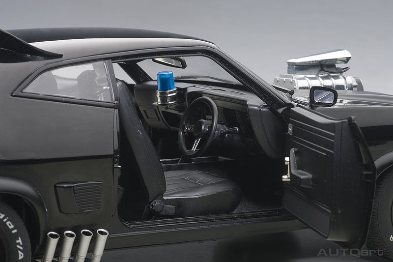 フォード Xb ファルコン チューンドバージョン ブラックインターセプター 1 18 映画 海外ドラマ オートアート イメージ画像7 映画 アメコミ ゲーム フィギュア グッズ Tシャツ通販