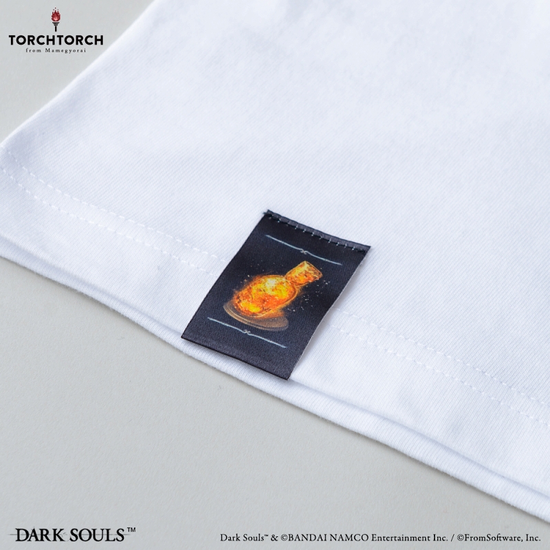 ダークソウル × TORCH TORCH/ オーンスタインとスモウのTシャツ ホワイト Sサイズ - イメージ画像3