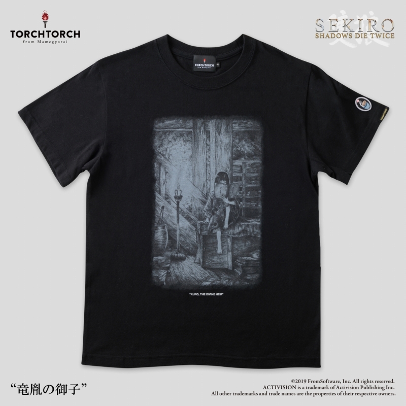 SEKIRO: SHADOWS DIE TWICE × TORCH TORCH/ Tシャツコレクション: 竜胤の御子 黒 Sサイズ - イメージ画像1