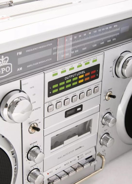 GPO/ 80'sスタイル レトロ ブームボックス シルバーカラー（Bluetooth、CD、カセット、FM/AMラジオ、USB、外部入出力対応モデル） - イメージ画像5