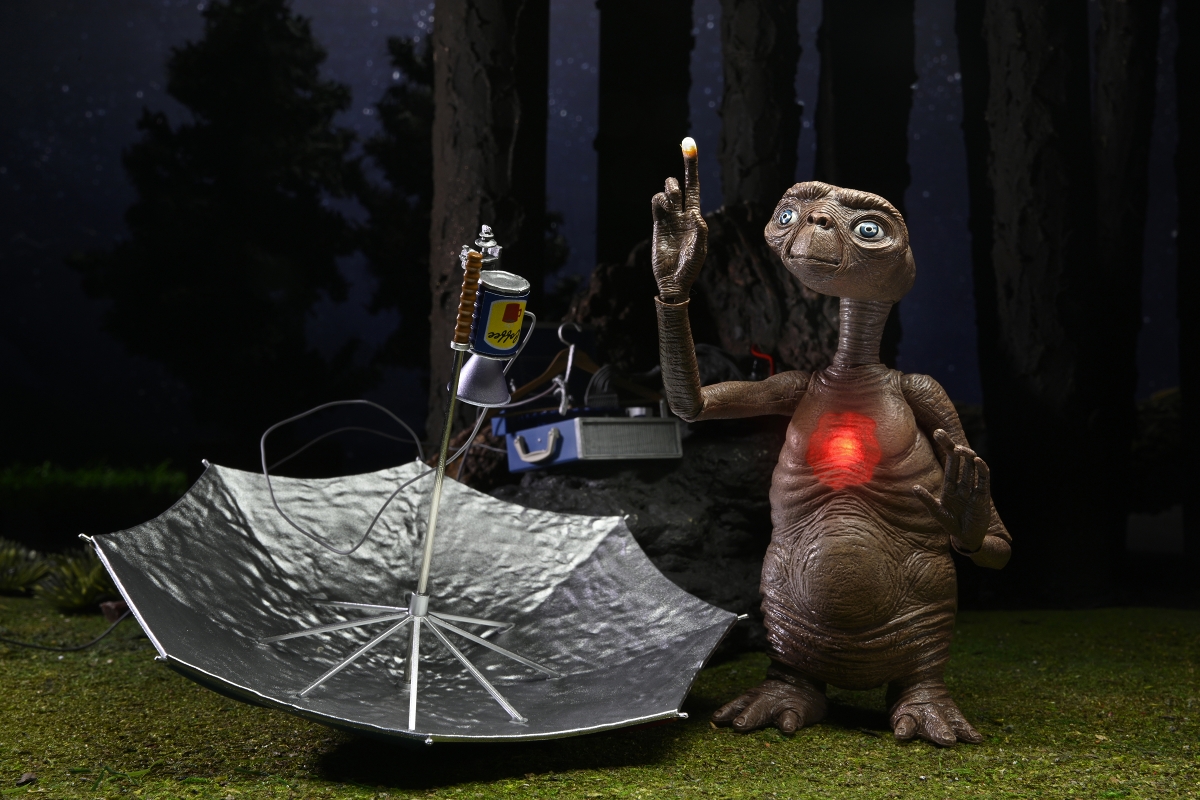 E.T. イーティー/ E.T. LED チェスト 40th アニバーサリー デラックス アルティメット アクションフィギュア - イメージ画像5