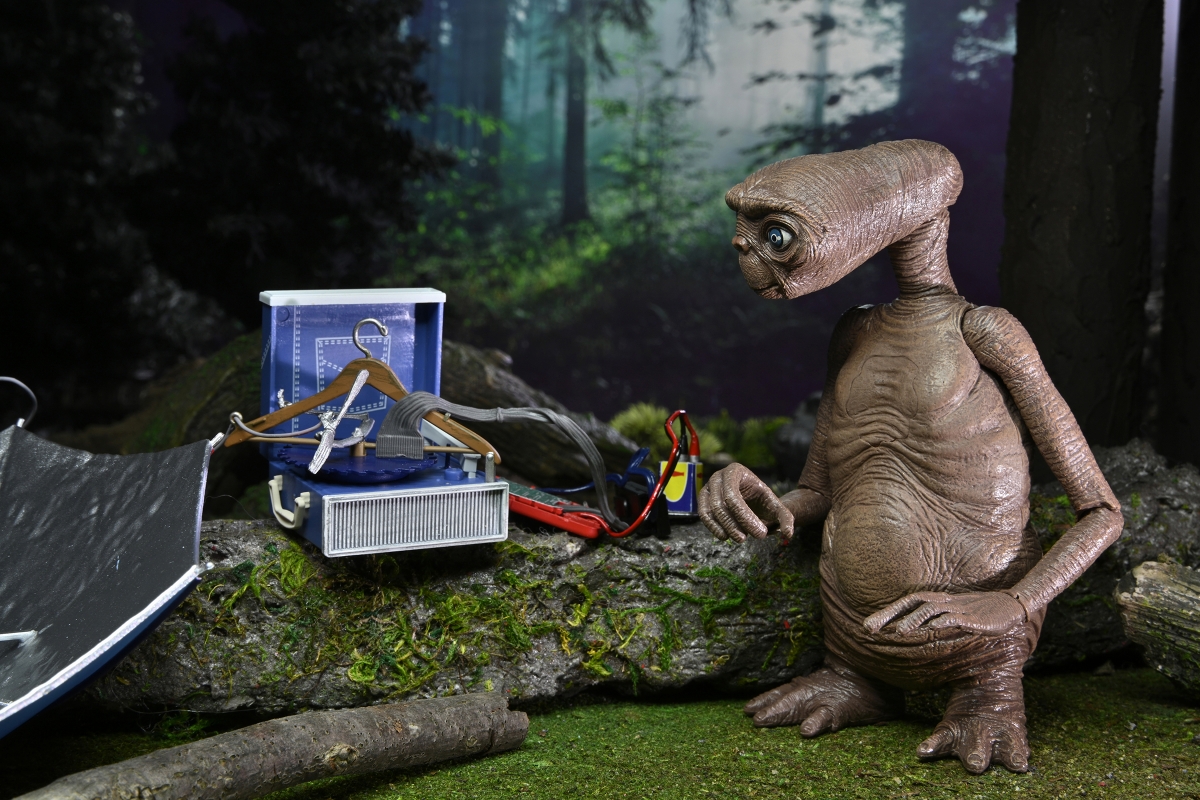 【再入荷】E.T. イーティー/ E.T. LED チェスト 40th アニバーサリー デラックス アルティメット アクションフィギュア - イメージ画像3