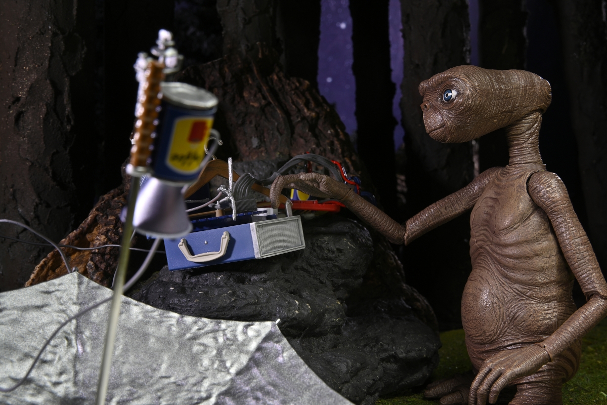 【再入荷】E.T. イーティー/ E.T. LED チェスト 40th アニバーサリー デラックス アルティメット アクションフィギュア - イメージ画像4