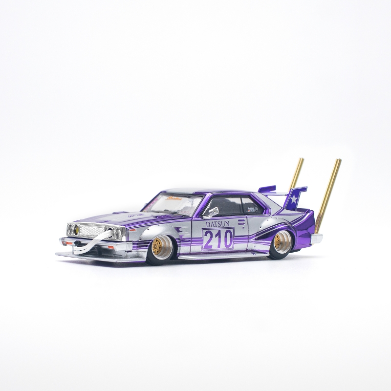 POP RACE/ SKYLINE C210 街道レーサー（暴走族スタイル）: パープルクローム / シルバー 1/64スケールミニカー  PR640107/ ミニカー/ その他のミニカーメーカー - イメージ画像1 - 映画・アメコミ・ゲーム フィギュア・グッズ・Tシャツ通販