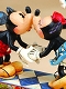 エネスコ ディズニー・トラディションズ/ ミッキーマウスとミニーマウスのキスシーン フィギュア