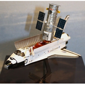 スペースシャトル＆ハッブル宇宙望遠鏡 1/200 プラモデルキット