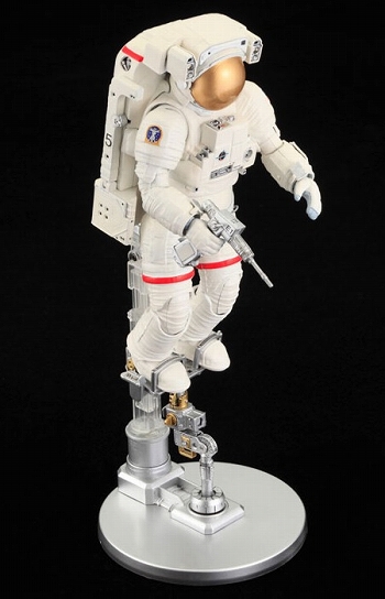 ISS 船外活動用宇宙服 1/10 プラモデルキット