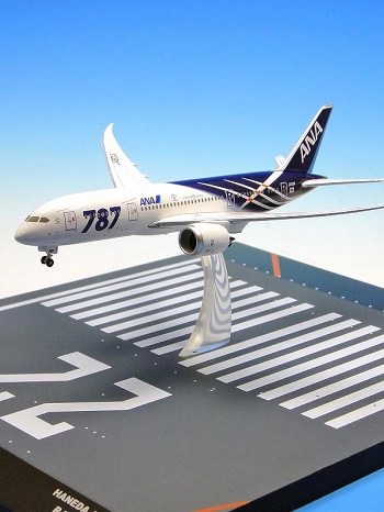 BOEING 787-8 ANA特別塗装機 JA802A 空中姿勢 RWY22 1/400: NH40063
