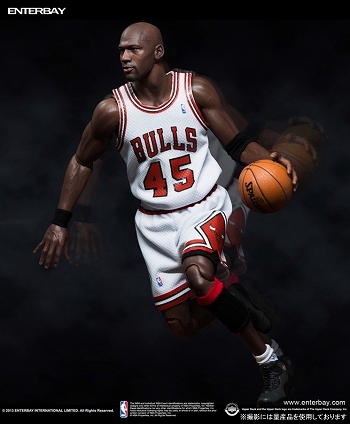 1/6 リアルマスターピース コレクティブル フィギュア/ NBAクラシックコレクション: マイケル・ジョーダン "I'm BACK #45" ホーム ver - イメージ画像