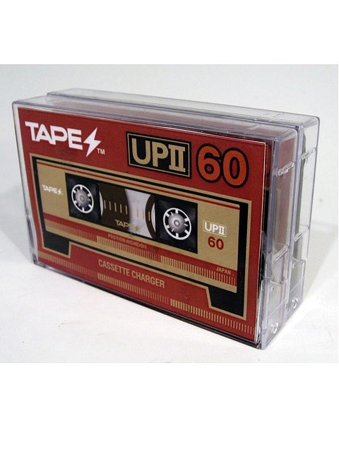 TAPES/ カセットテープ型 バッテリーチャージャー ダブルケースパッケージ レッド ver