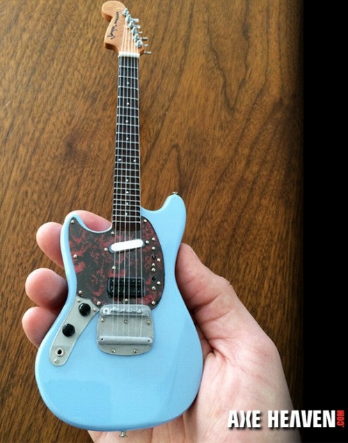 ニルヴァーナ カート・コバーン Fender Mustang Sonic Blue 1/4 ギター ミニチュアモデル